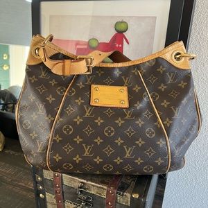 LOUIS VUITTON GALLERIA PM HANDBAG